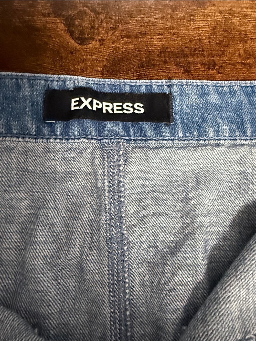 Express Women’s Light Blue Slim Jeans - Picture 2 of 5